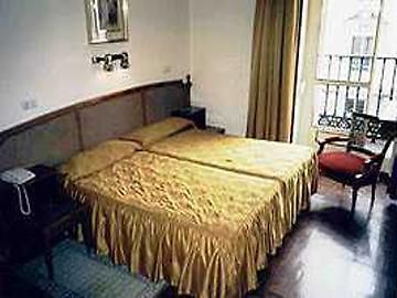 Paris Hotel Madrid Luaran gambar